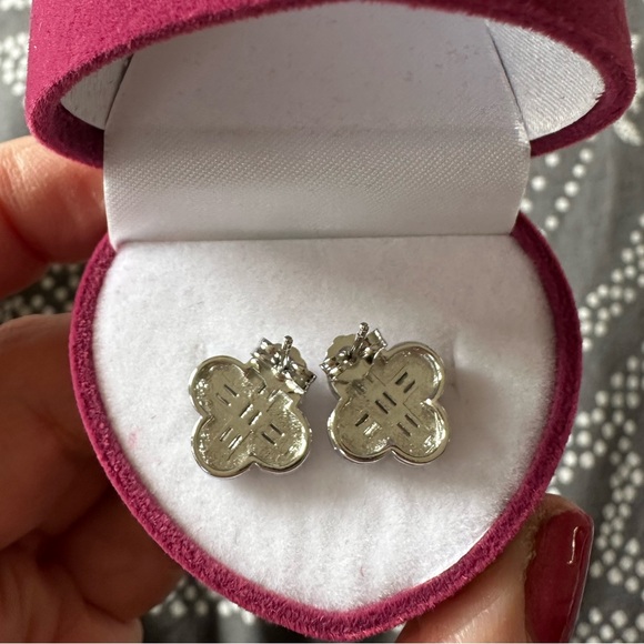 NEW Exquisite Flower Clover Stud Earrings SILVER - Picture 4 of 9